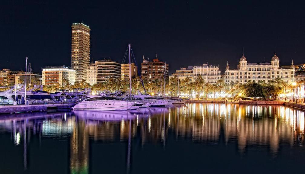 Very Lightful Apartment. Incredible Sea Views. Big Terrace, Swimming Pool. Ac. Very Close To Alicante City Center. Екстериор снимка