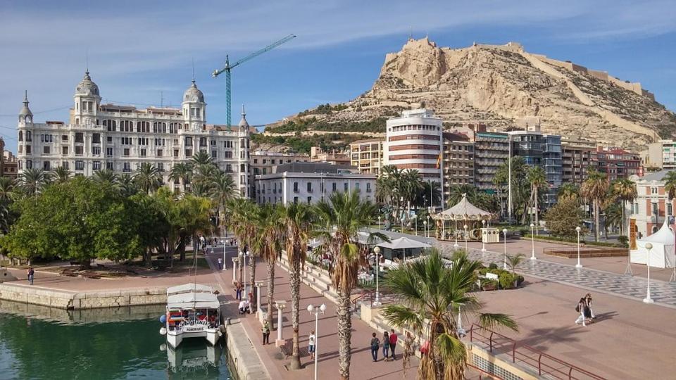 Very Lightful Apartment. Incredible Sea Views. Big Terrace, Swimming Pool. Ac. Very Close To Alicante City Center. Екстериор снимка